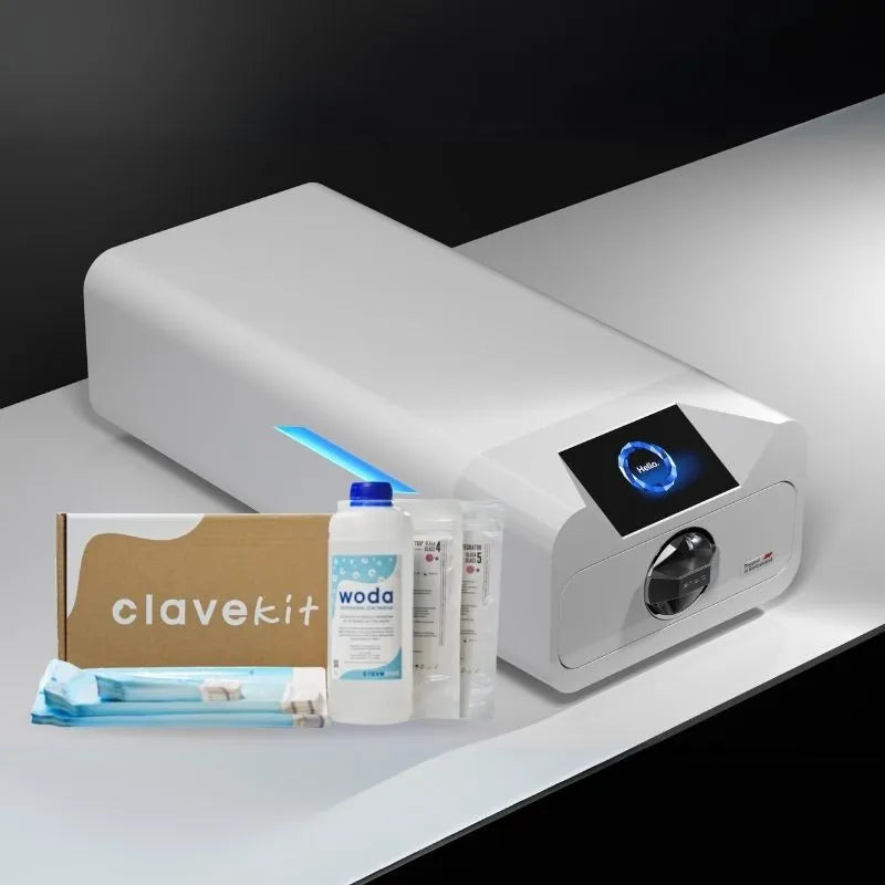 Autoklaw Enbio S – kompaktowy sterylizator parowy klasy B do salonów kosmetycznych, podologicznych i dentystycznych.